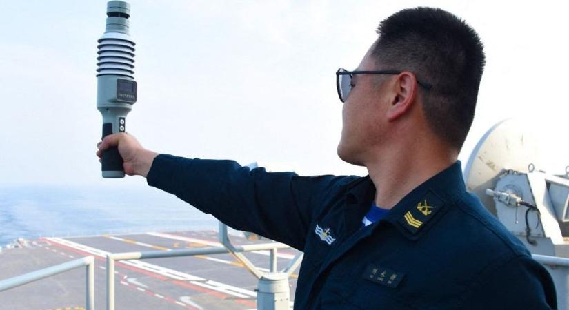 Kína megmutatta a Fucsiant – videón a repülőgéphordozó-hajó, amely csodákra képes