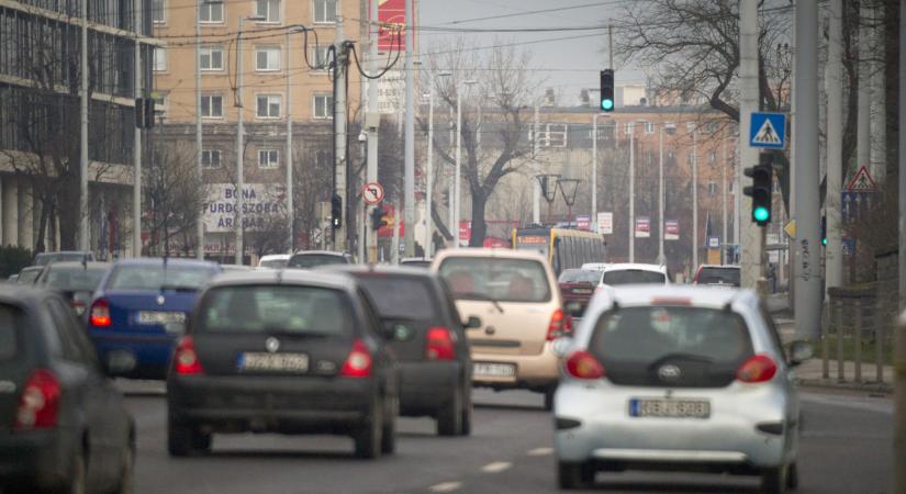 Hatalmas fennakadásokkal indul a hét Budapesten, megbénult a főváros