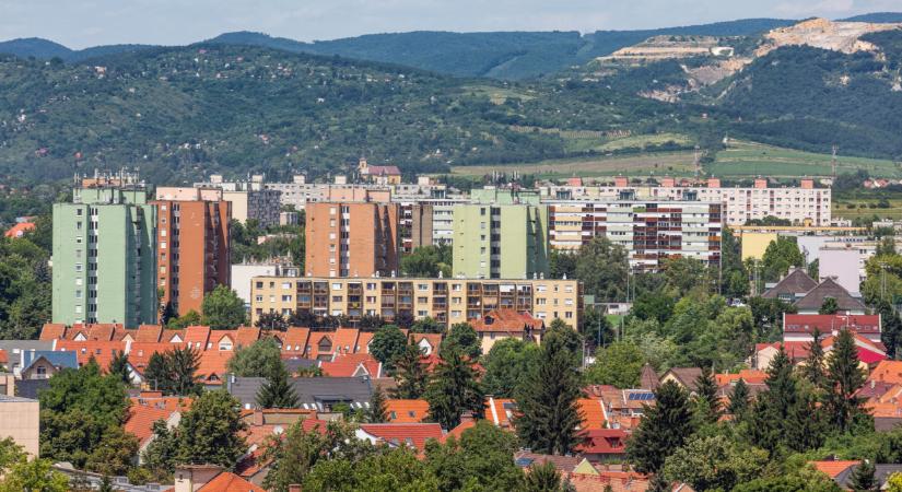 Folytatódik a nyári útfelújítási hullám: itt kell torlódásra számítani