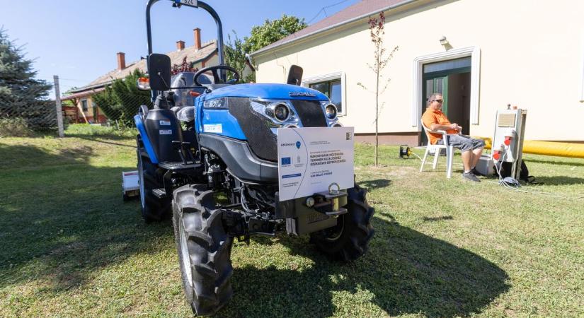 Új traktor érkezett Bakonybánkra