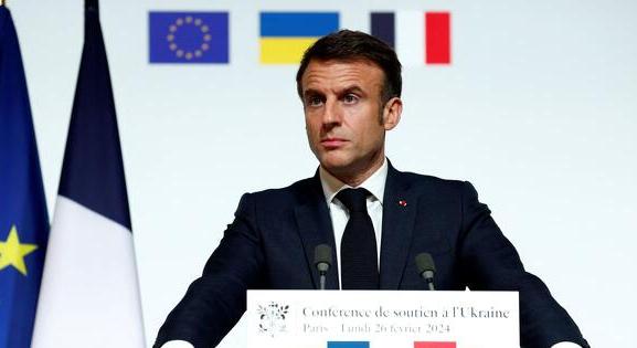 Macron nem engedi el miniszterelnökét