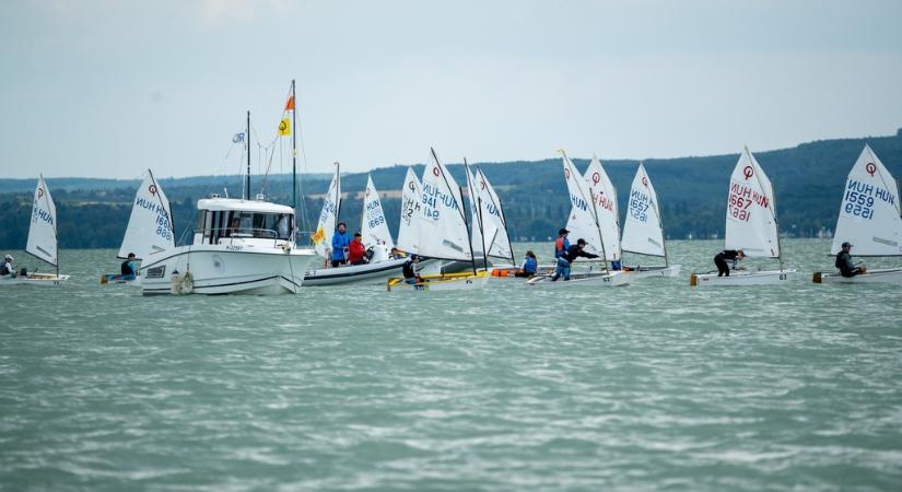 Július 3-4-én rendezték meg az Optimist Csapatversenyt a Kékszalag PORT-ban