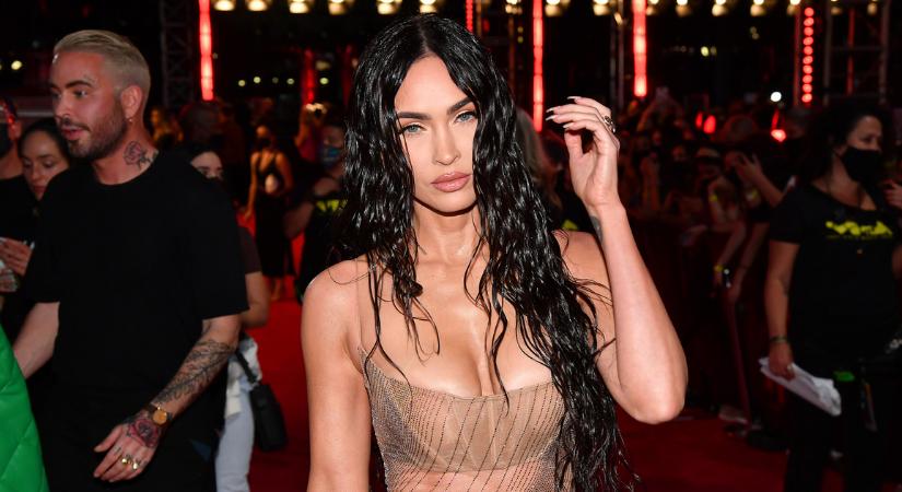 Megan Fox és Emily Ratajkowski nagyon mini, Winnie Harlow átlátszó ruhában bulizott