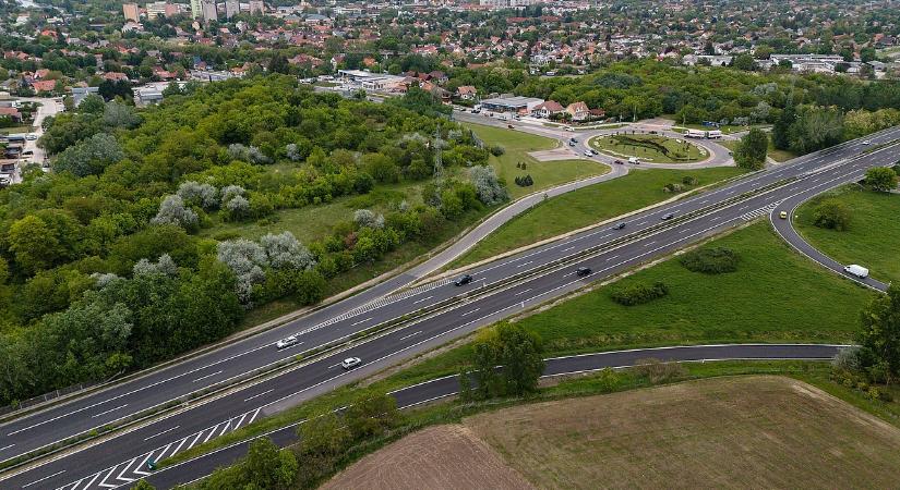 A pokoli kánikulában lezárások lassítják a forgalmat a balatoni autópályán