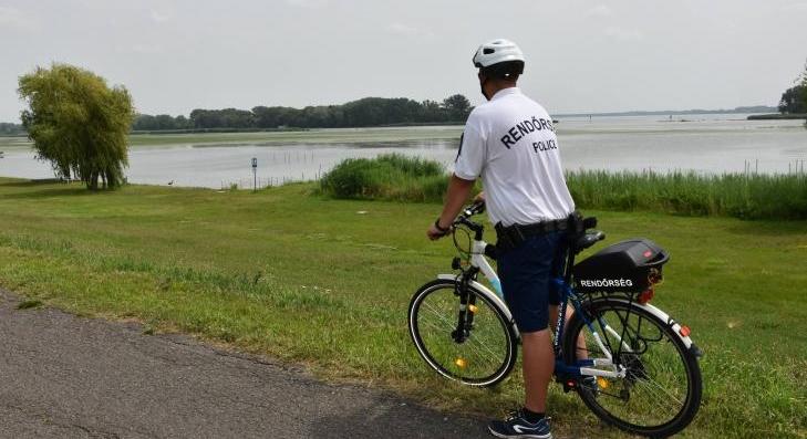 Kerékpáros járőrszolgálat a Tisza-tavon 