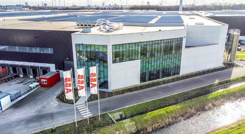 Az ABB felavatta új energiahatékony gyárát Belgiumban