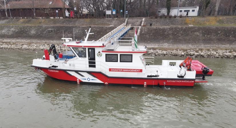 Katasztrófavédők lepik el a Duna Margit-szigeti szakaszát