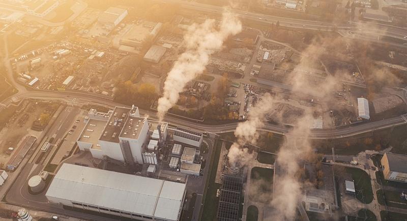 5 megoldás, amivel csökkenthető a gyárak környezetre gyakorolt hatása