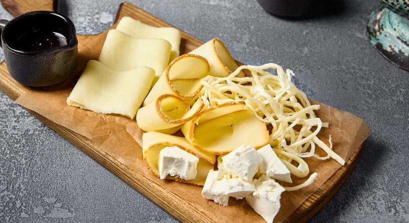Ne egye meg! Vérzéses vastagbélgyulladást is okozhat a sajt, amit most hívtak vissza a forgalomból