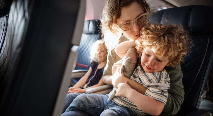 Rettegsz a hosszú repüléstől a gyerekekkel? Segítünk!