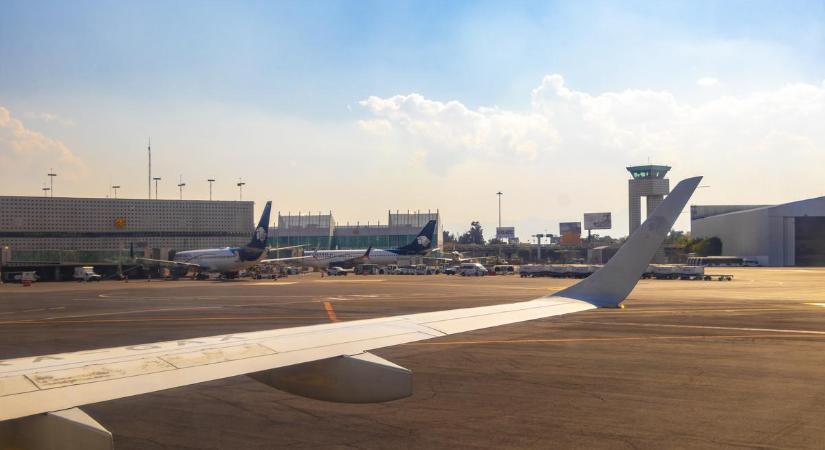 Horror a repülőtéren: beszippantott egy férfit a Boeing utasszállítójának hajtóműve