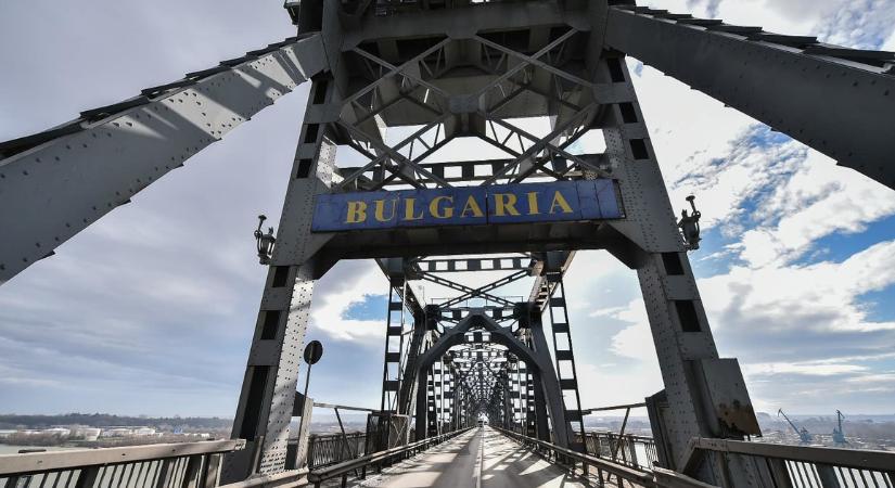 Két évig javítják a Románia és Bulgária közötti legforgalmasabb Duna-hidat, torlódásra lehet számítani