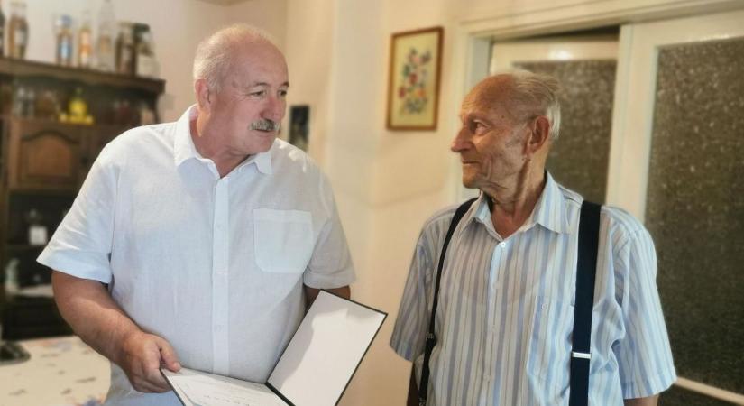 A 90 éves Imre bácsit köszöntötték Atkáron