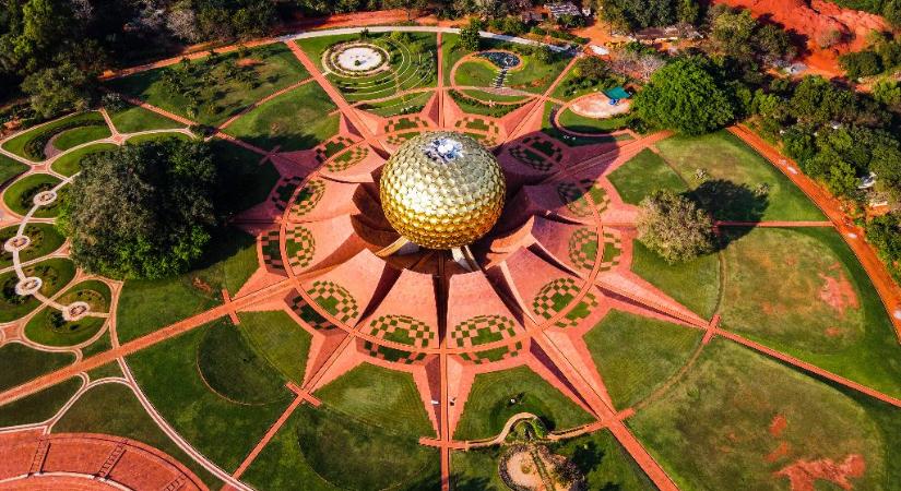 Boldogság, béke, elfogadás és az emberi egység – Az utópisztikus indiai Auroville