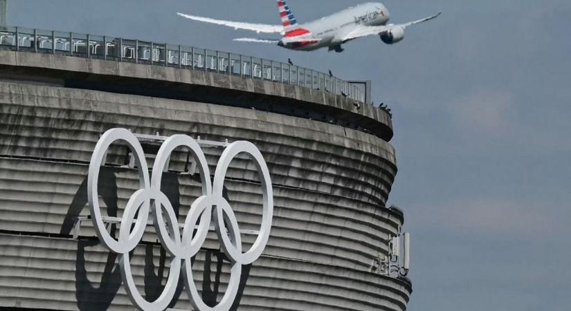 Veszélyben a párizsi olimpia: a repülőtéri dolgozók sztrájkot hirdettek