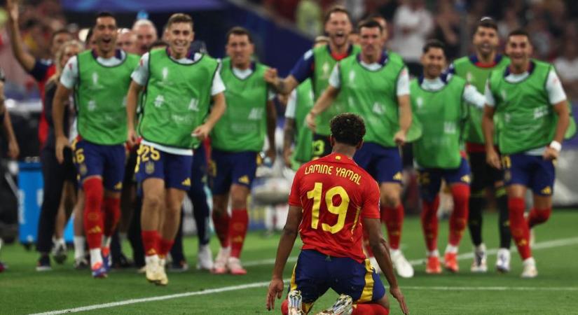 Hiába a vezető francia gól, öt perc alatt fordított és nyert a spanyol futball-válogatott