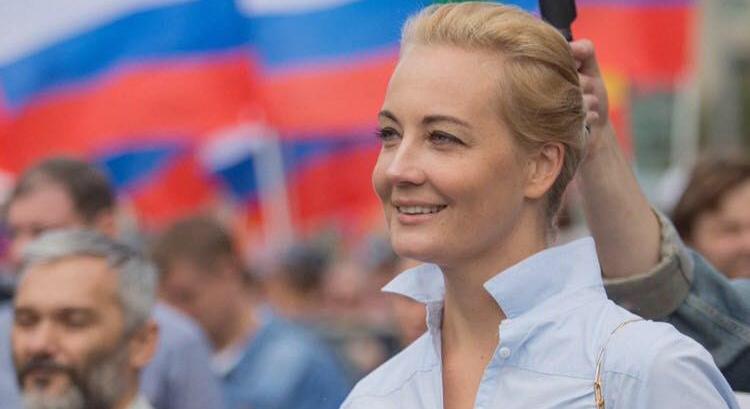 Elfogatóparancsot adtak ki Putyinék Navalnij özvegye ellen