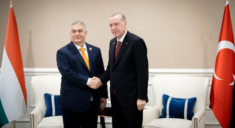 Orbán a „békemissziója” támogatását kérte Erdogantól Washingtonban