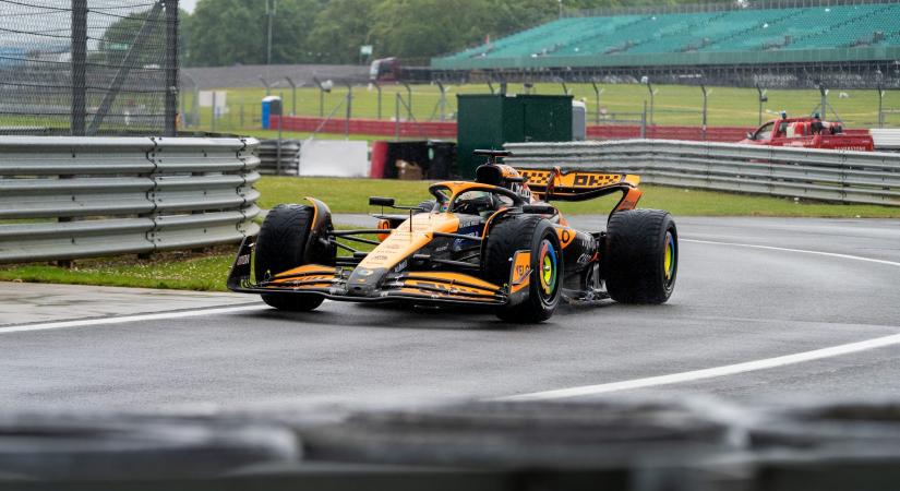A McLaren autójával tesztelt Schumacher Silverstone-ban