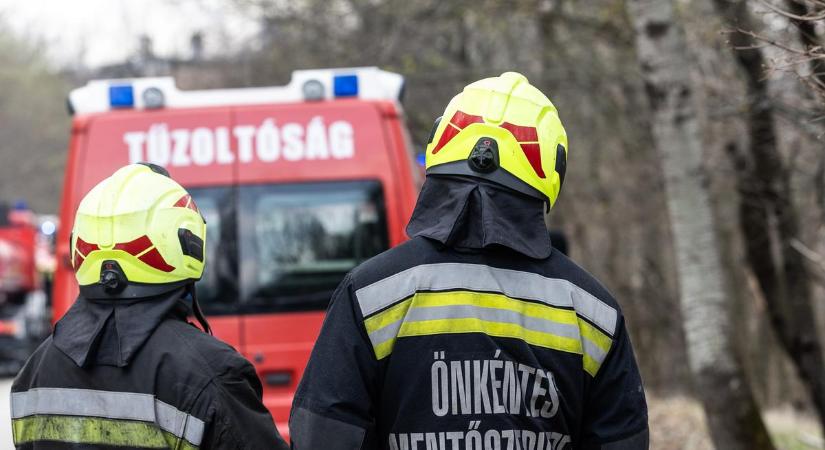 Egy munkatársuk életét kellett megmenteniük a tamási tűzoltóknak: elképesztő lélekjelenlétre volt szükség