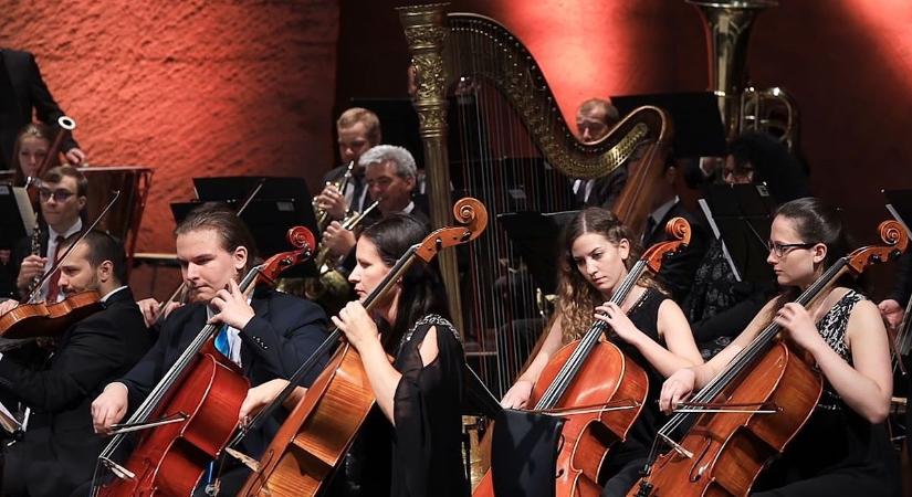 Puccini-gálát tartanak a Fertőrákosi Barlangszínházban