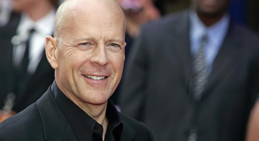 Hollywood legnagyobb rendezőóriása nyújtott segédkezet Bruce Willisnek, újra moziban láthatjuk a haldokló sztárt egy utolsó film erejéig