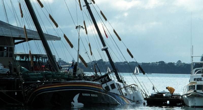 1985. július 10.: A francia hírszerzés felrobbantja a Greenpeace hajóját