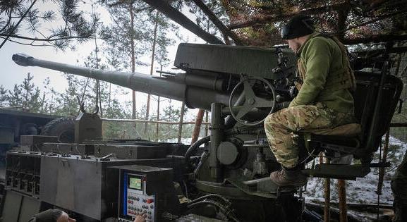 Románia is fegyverkezik, alaposan feltöltik a tüzérségi készleteket
