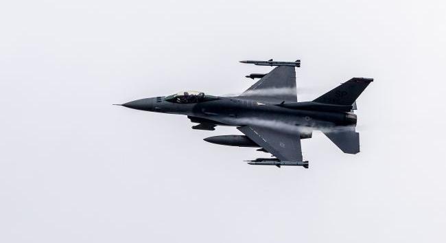 Zelenszkij Washingtonban legalább 128 F-16-os vadászgépet kért Ukrajnának