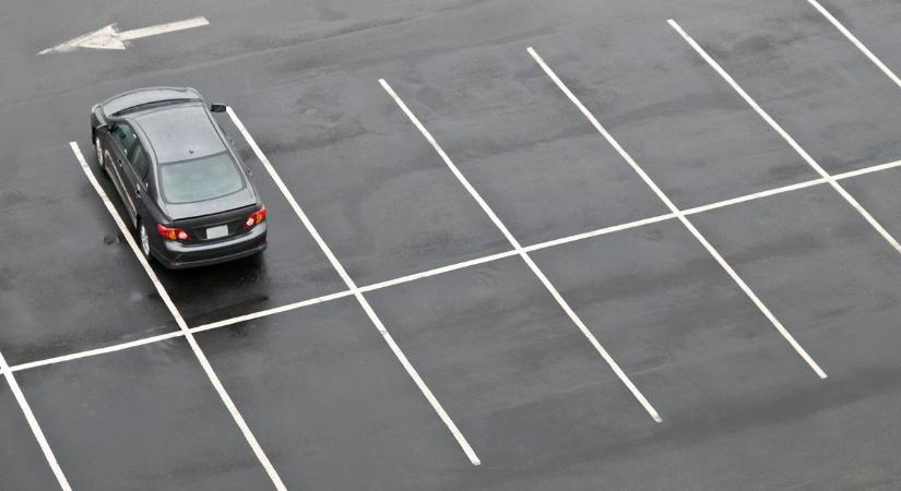 Bővítik a parkolóhelyek számát Kiskunhalason