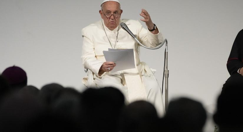Hatalmas botrány a Vatikánban, a szelíd Ferenc pápa leszámolt egyik legkomolyabb kritikusával, nagyon rég nem történt ilyen, Mel Gibson is hozzászólt az ügyhöz
