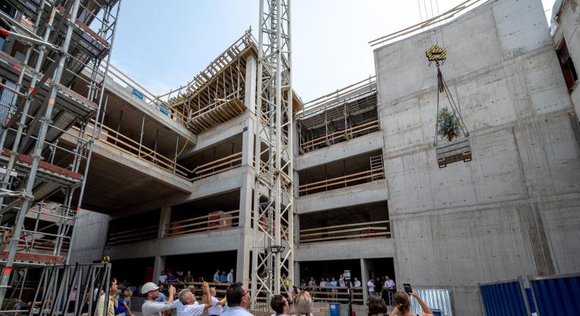 Szerkezetkész Szeged legújabb irodaháza - elérte a legmagasabb pontját a TILIA