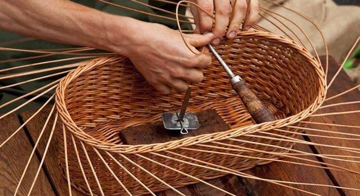 Negyeden hagyományos népi mesterségek alapjait sajátíthatják el a szünidejüket töltő gyerekek