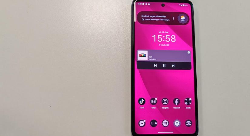 Befutott a Telekom új zászlóshajó-telefonja: az árához képest kifejezetten jól sikerült a készülék