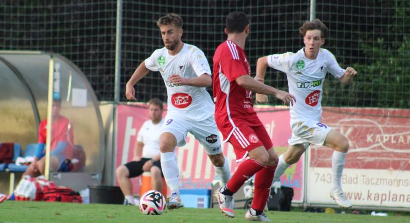 A Kecskemét katari, a Szeged török élcsapat ellen lépett pályára
