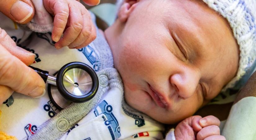 Új genetikai szűrést kezdenek csecsemőknél a ritka betegségekre