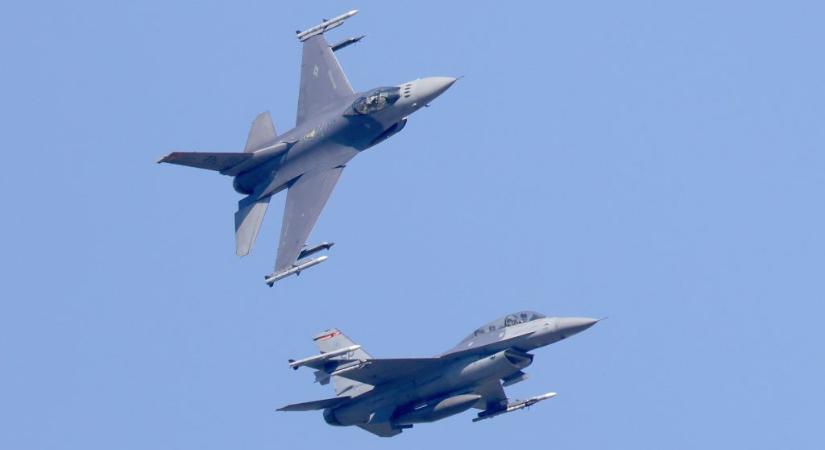 Elindultak Ukrajnába az első F-16-os vadászgépek