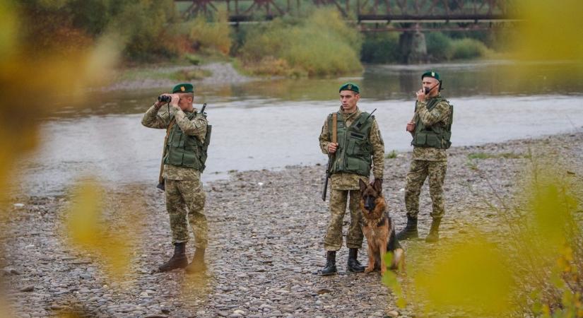 Egy nagy csoport hadköteles férfit tartóztatott fel az ukrán határőrség a moldovai határon