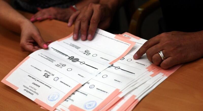 Zárul az újraszámlálás, a szavazókörök kétharmadában már végeztek