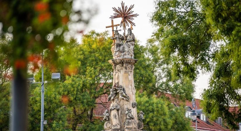 Megújulhat a Szentháromság-szobor Bonyhádon