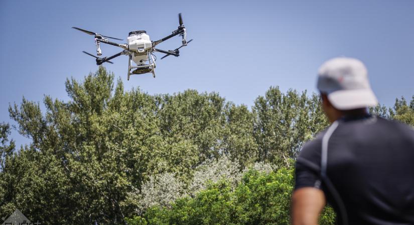 Drónos biológiai szúnyoglárva-gyérítés