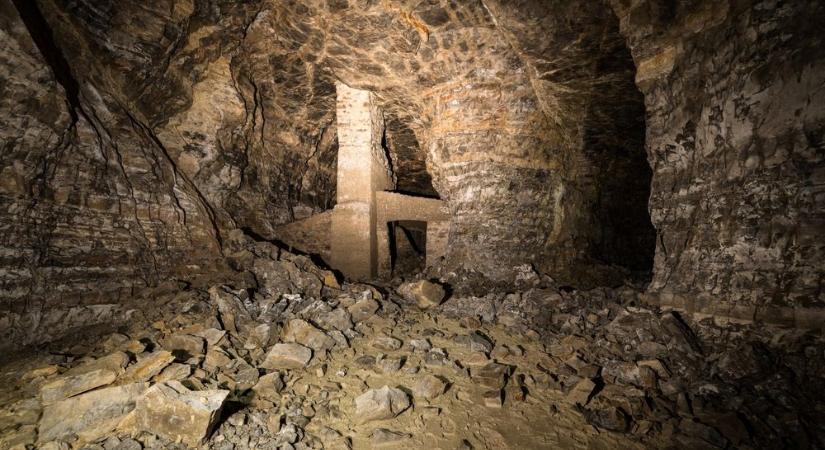 Földrengés: negyven lengyel bányász rekedt a föld alatt