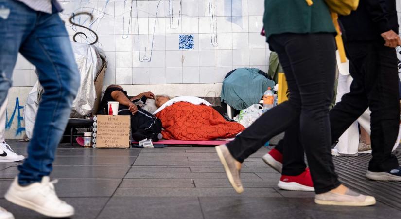 Elözönlötték az utcákat a spanyol hajléktalanok, a turizmus a bűnös