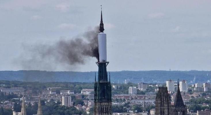Ismét lángol egy katedrális Franciaországban