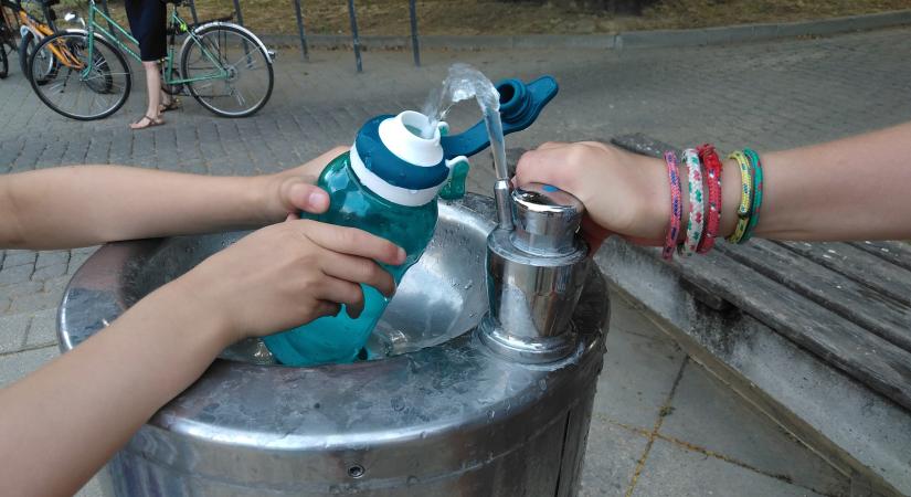 HŐSÉGRIADÓ: Ne vegyél palackos vizet, Pécsen csaknem 300 helyen juthatsz ingyen vízhez!