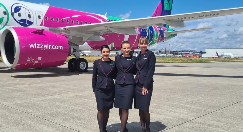 Egyedi festésű A321neóval ünnepli 20 éves partnerségét a Wizz Air és az Airbus