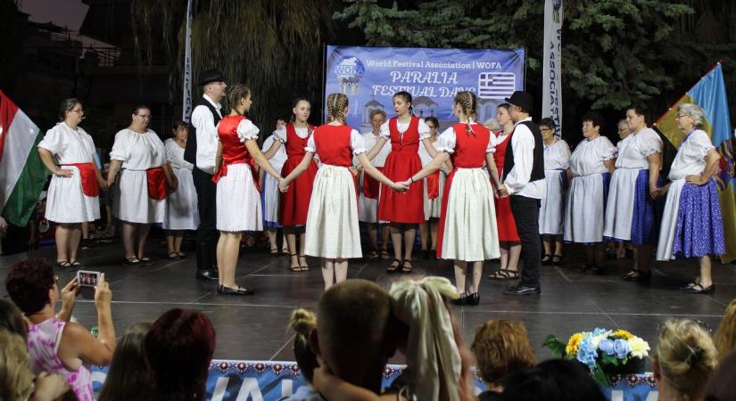Görögország mesebeli helyszínén randevúztak a megyei táncosok