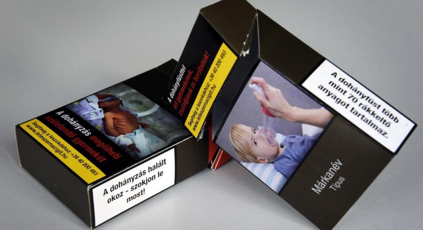 Több mint ezer doboz cigarettát találtak a pénzügyőrök Röszkén