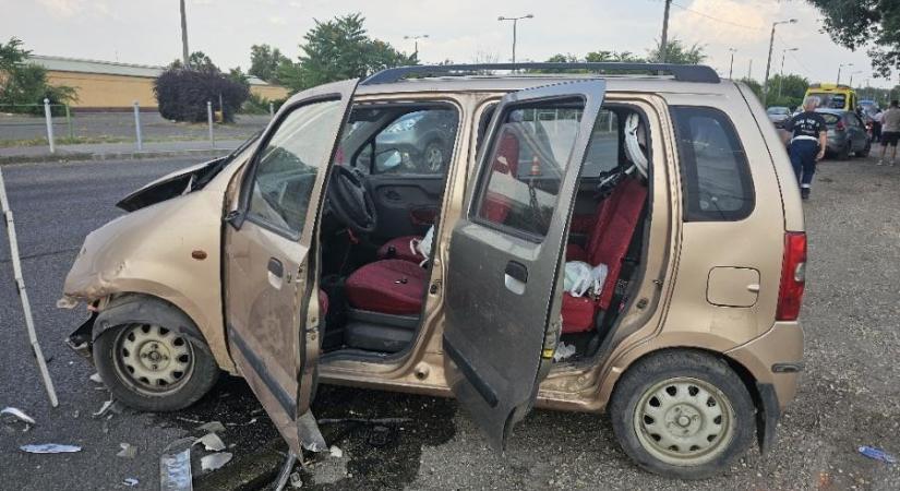 A rendőrök elől menekülve karambolozott egy ámokfutó autós Kispesten, egy másfél éves gyermek is súlyosan megsérült