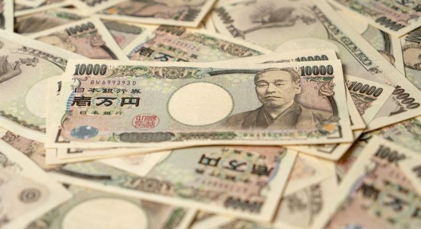 Váratlanul több tízmilliárd dollárral megtolták a japánok a jent